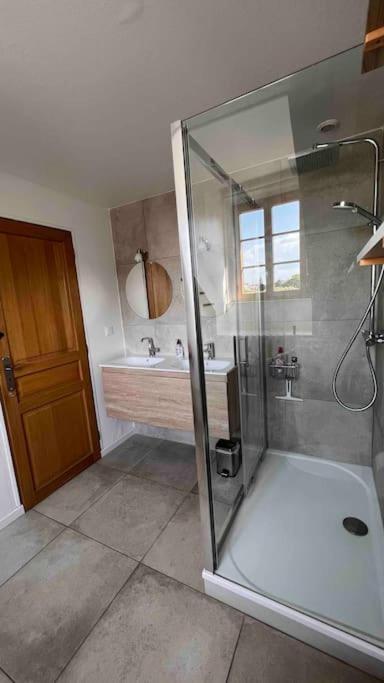 Charme Plein Coeur Auxerre - Parking Prive Apartment Ngoại thất bức ảnh